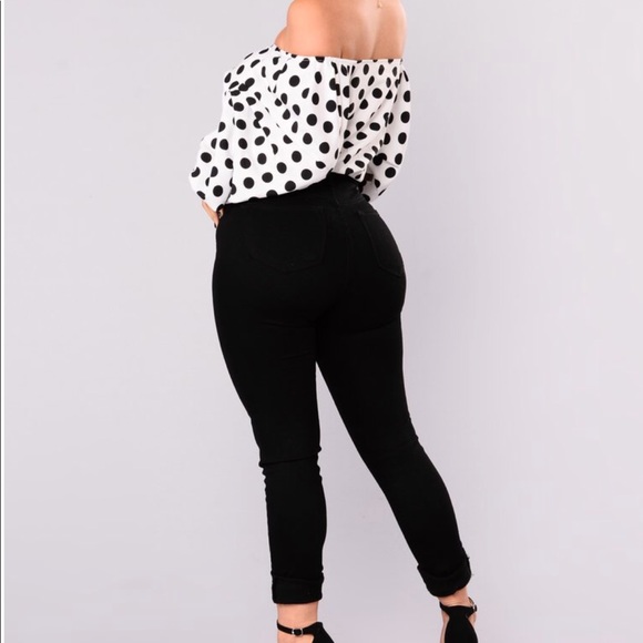 Black/white polka dot blouse 🖤 - Picture 4 of 5